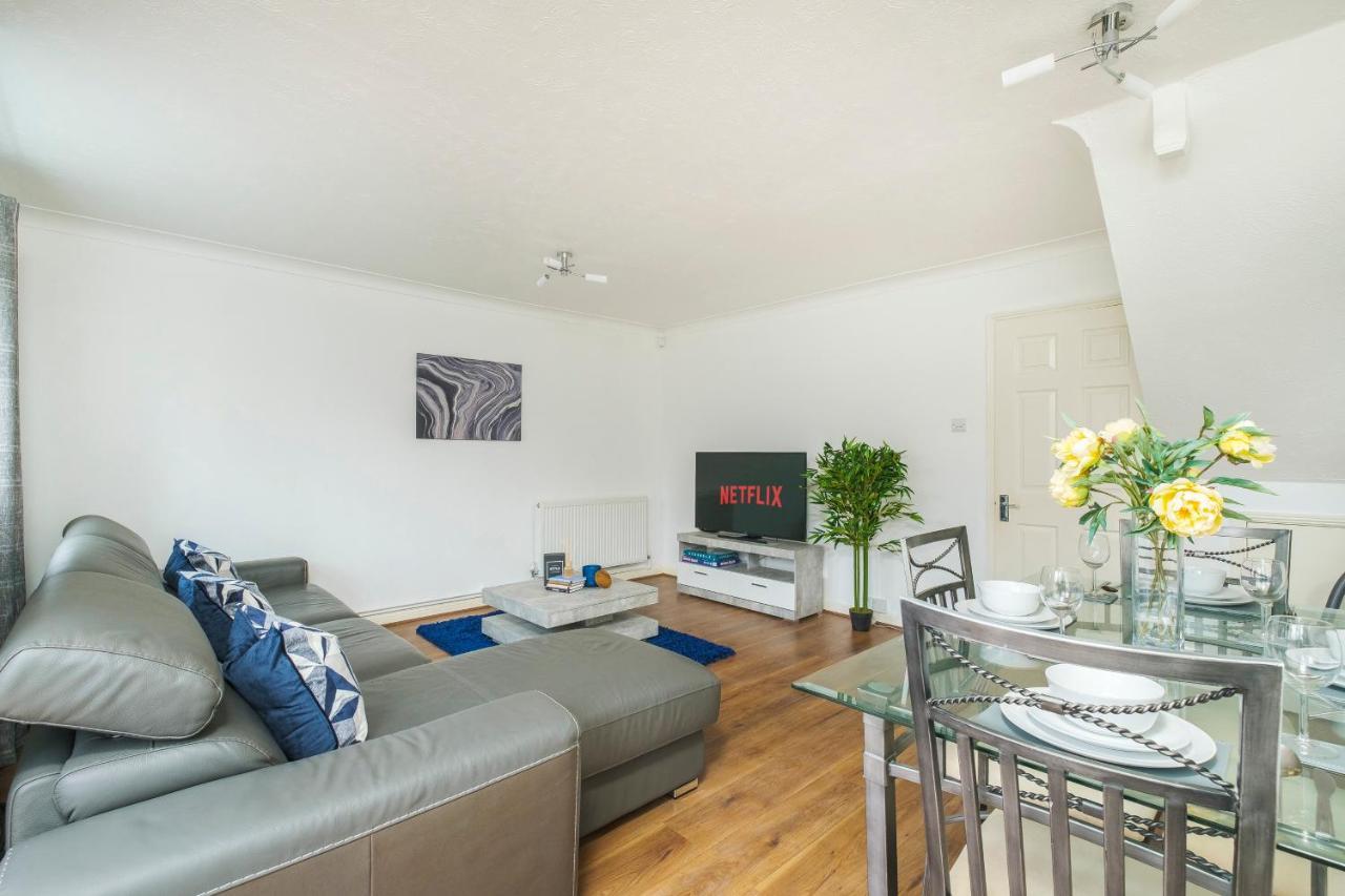 Beautiful 3 Bed House With Amazing Views In Dartford, Kent Apartman Kültér fotó