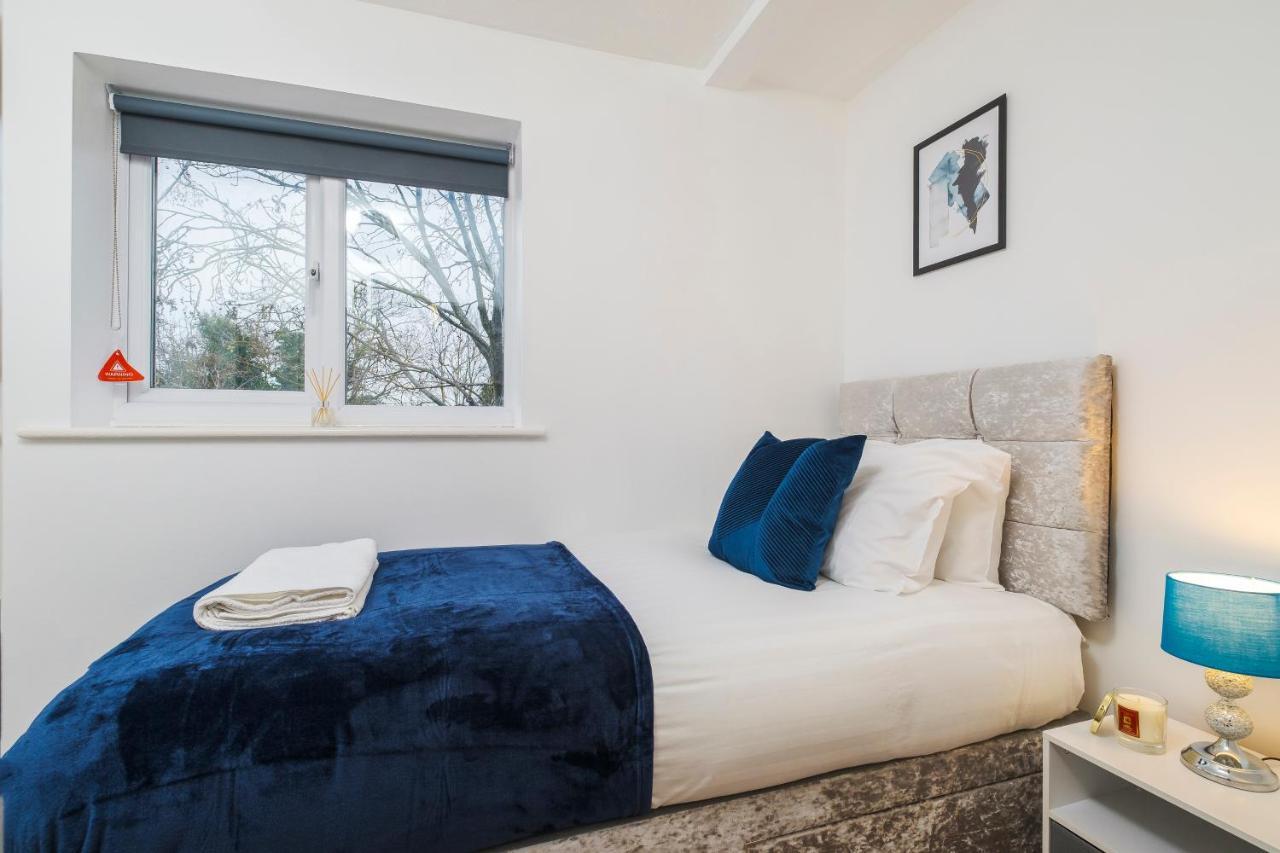 Beautiful 3 Bed House With Amazing Views In Dartford, Kent Apartman Kültér fotó