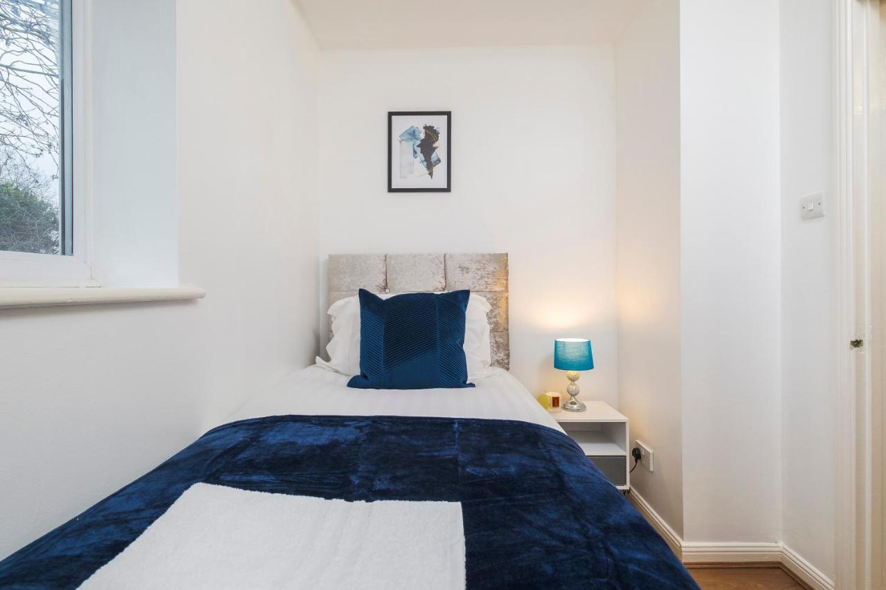 Beautiful 3 Bed House With Amazing Views In Dartford, Kent Apartman Kültér fotó